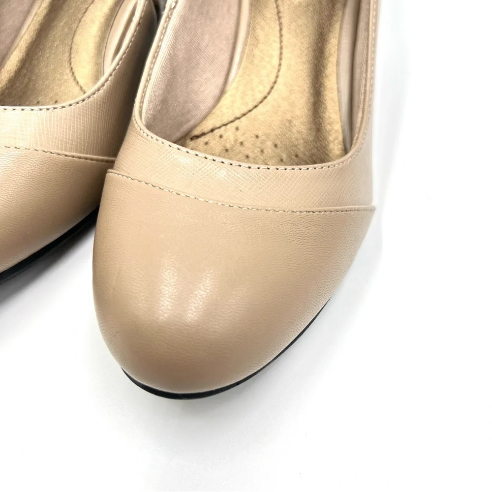 Life Stride Size 7 Dreams Tan‎ Beige Nude Wedge Pumps Heels Round Toe Shoes